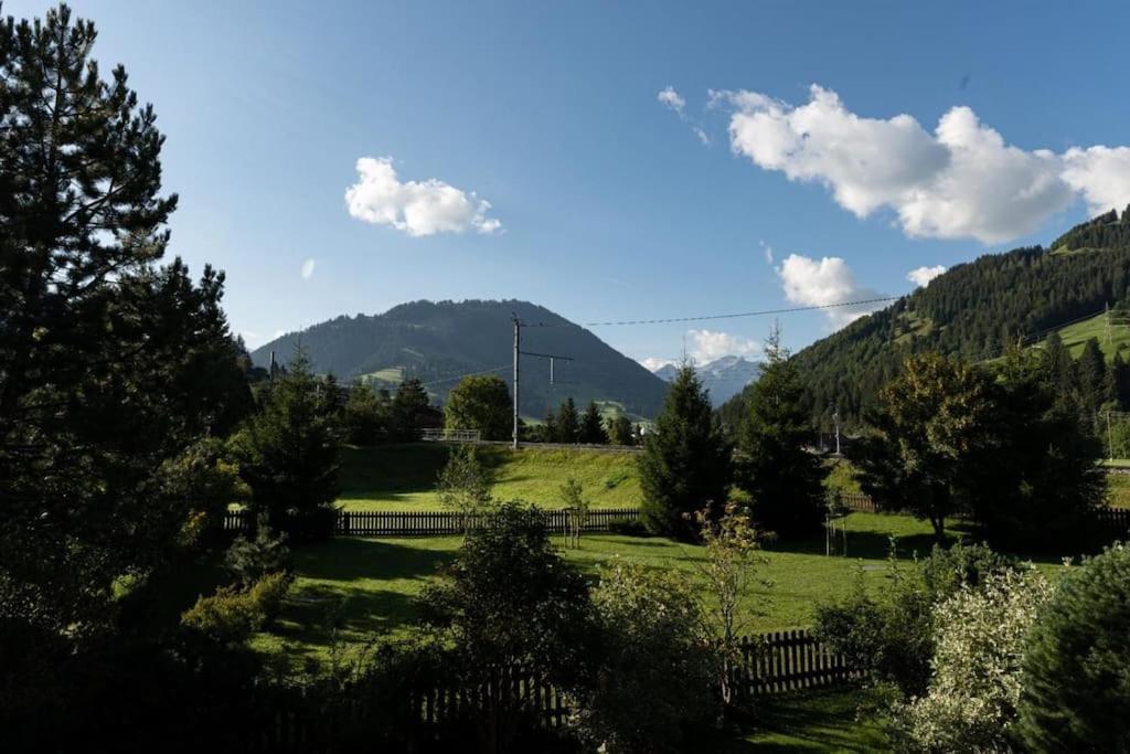 Charming Alpine Apartment Gstaad Zewnętrze zdjęcie